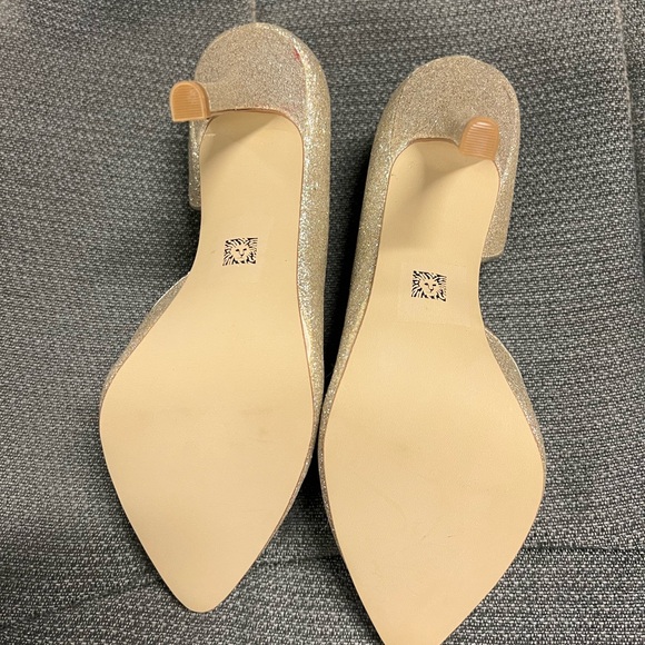 Beautiful never worn Ann Klein heels - Picture 2 of 4